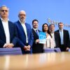 Trotz besserer Wachstumserwartungen blicken führende Ökonomen mit Sorge in die Zukunft.