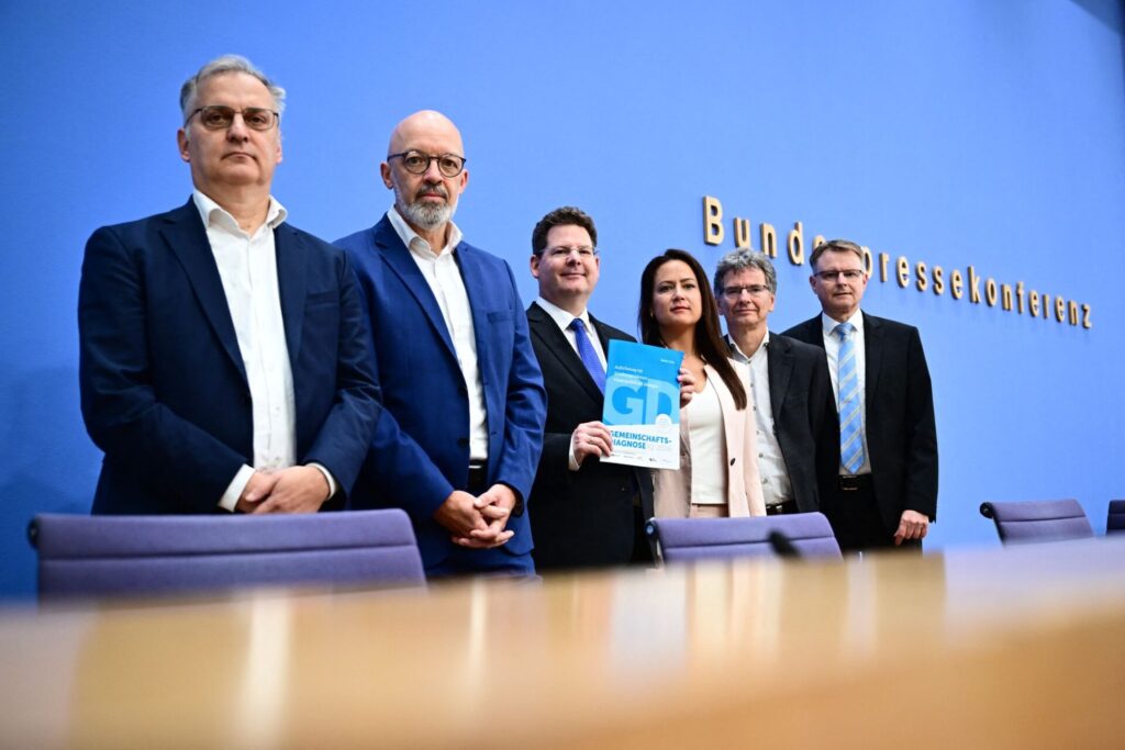 Trotz besserer Wachstumserwartungen blicken führende Ökonomen mit Sorge in die Zukunft.