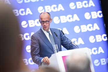 Bundeskanzler Friedrich Merz kündigt Entlastungen für Autofahrer an.