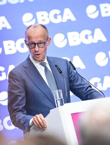 Bundeskanzler Friedrich Merz kündigt Entlastungen für Autofahrer an.