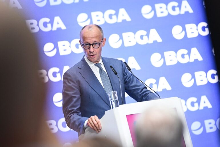 Bundeskanzler Friedrich Merz kündigt Entlastungen für Autofahrer an.