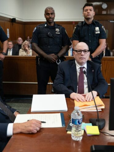 Weinstein kam zur Verkündung des Strafmaßes.