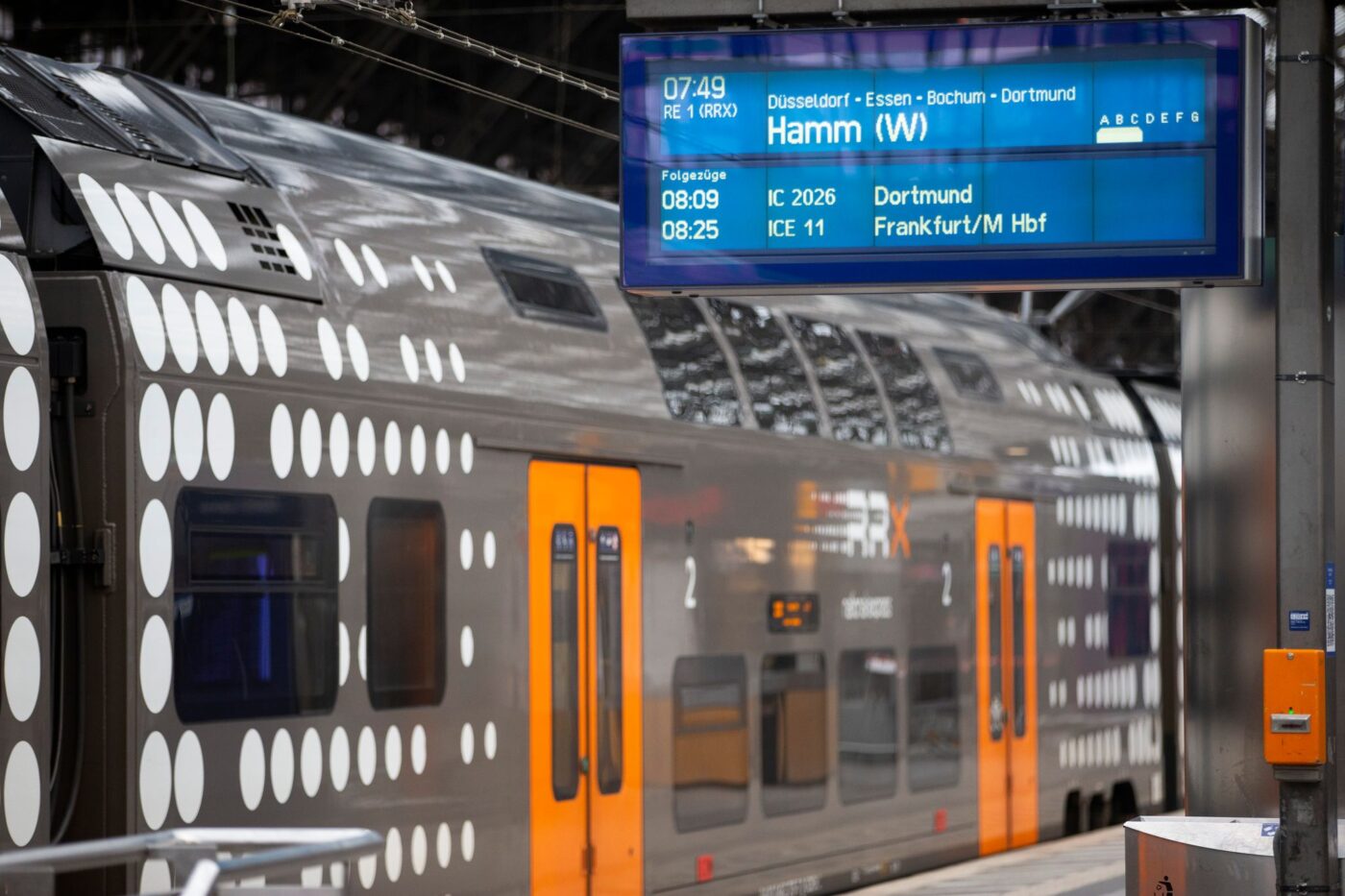Das Deutschlandticket ist ein bundesweit gültiges Monatsabo für Busse und Bahnen im Nah- und Regionalverkehr. (Archivbild)