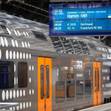 Das Deutschlandticket ist ein bundesweit gültiges Monatsabo für Busse und Bahnen im Nah- und Regionalverkehr. (Archivbild)