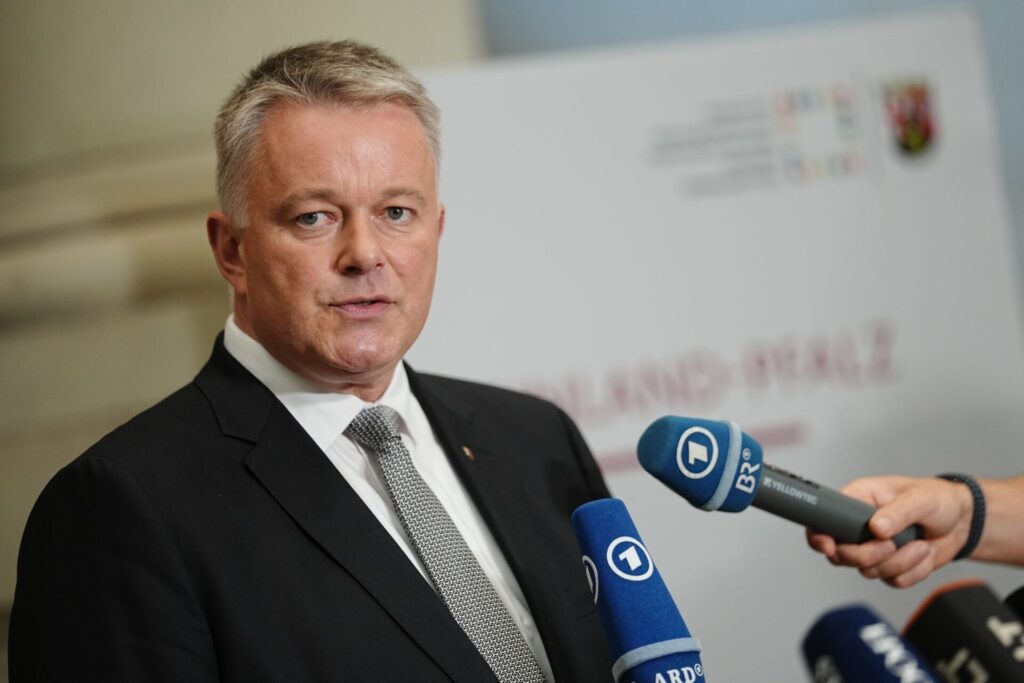 Der rheinland-pfälzische Regierungschef Gordon Schnieder bleibt länger Vorsitzender der Ministerpräsidentenkonferenz. (Archivfoto)