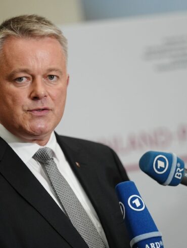Der rheinland-pfälzische Regierungschef Gordon Schnieder bleibt länger Vorsitzender der Ministerpräsidentenkonferenz. (Archivfoto)