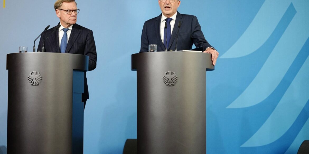 Außenminister Johann Wadephul (CDU) und Bundesinnenminister Alexander Dobrindt (CSU) sind sich sicher: Hinter dem gescheiterten Anschlag steckt Russland.
