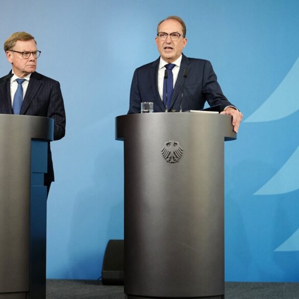 Außenminister Johann Wadephul (CDU) und Bundesinnenminister Alexander Dobrindt (CSU) sind sich sicher: Hinter dem gescheiterten Anschlag steckt Russland.