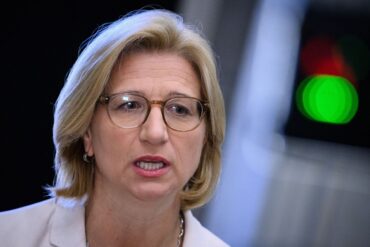 «Manuela Schwesigs Aufholjagd ist genauso wie das hohe AfD-Ergebnis ein Signal, das Berlin jetzt verstehen muss», sagt Rehlinger. (Archivbild)