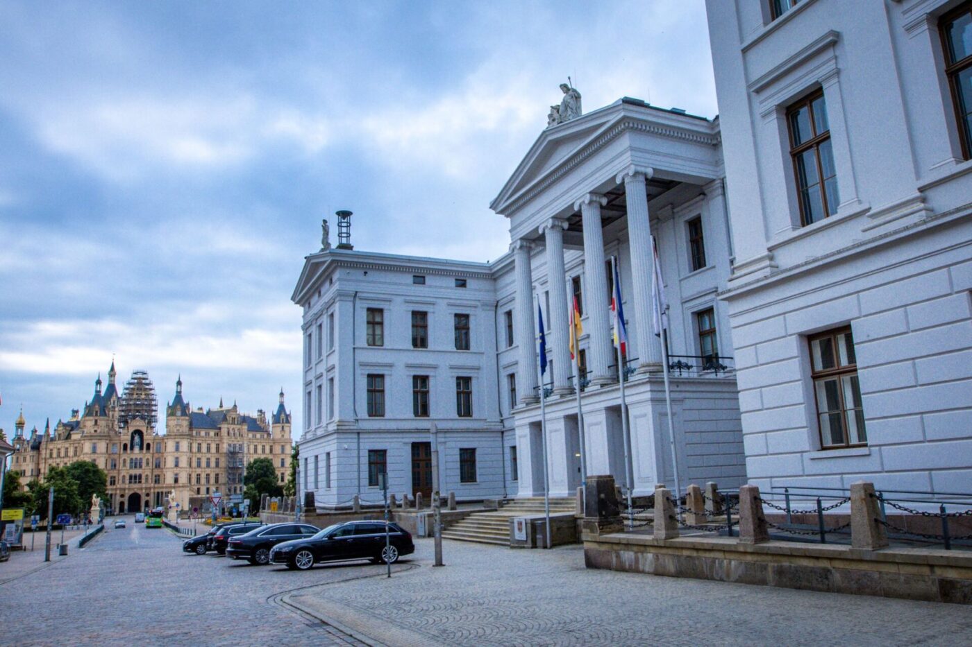 Einer aktuellen Umfrage zufolge verringert die SPD den Abstand zur AfD weiter (Archivbild).