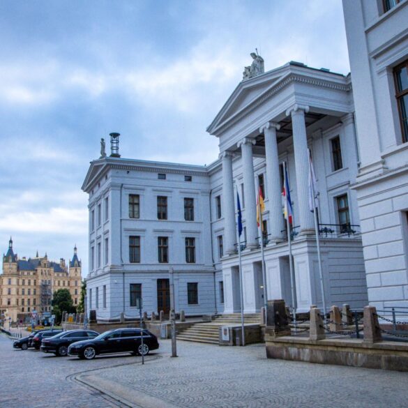 Einer aktuellen Umfrage zufolge verringert die SPD den Abstand zur AfD weiter (Archivbild).