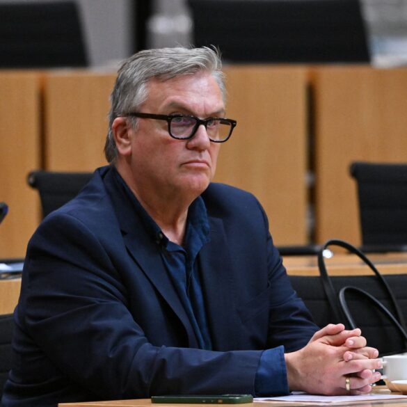 Hape Kerkeling ist Enkel eines NS-Opfers. Seine Meinung zu einem AfD-Verbotsverfahren äußerte er bei einer Anhörung im Thüringer Landtag.