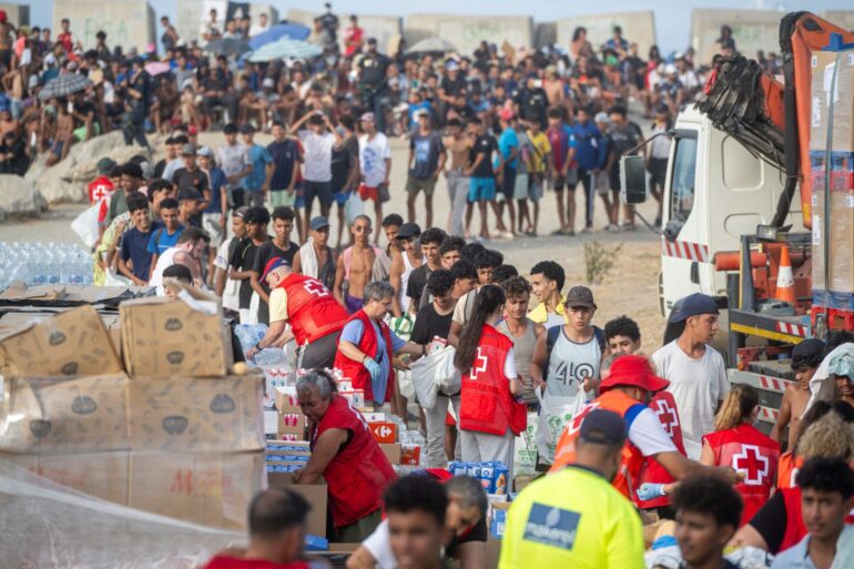 Die meisten Migranten kehrten bald freiwillig zurück, aber Tausende halten sich noch in Ceuta auf. (Archivbild)