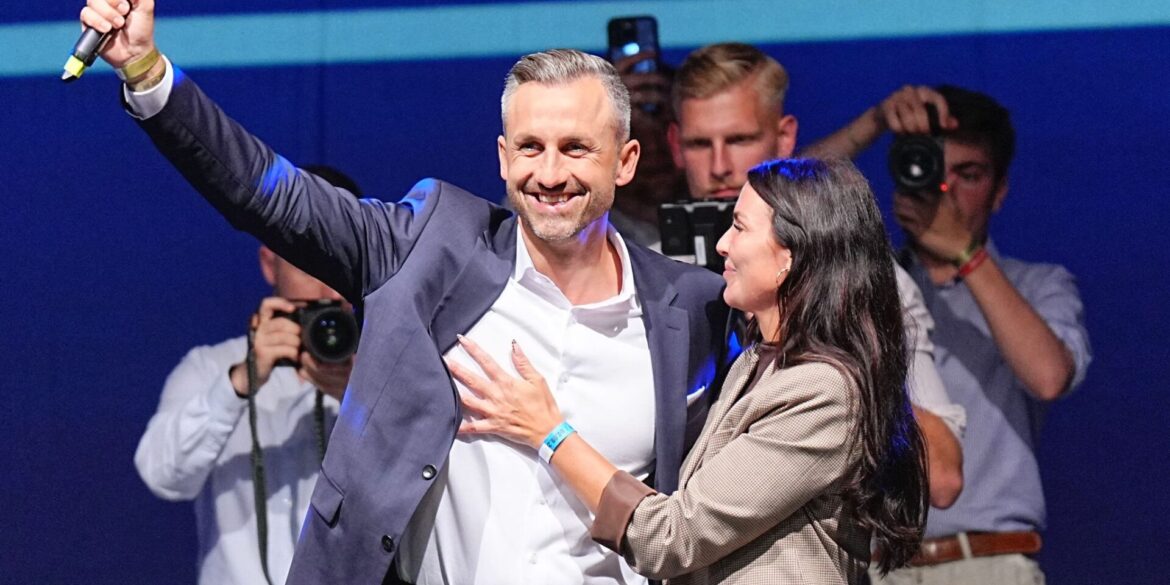 AfD-Spitzenkandidat Ulrich Siegmund lässt sich feiern.