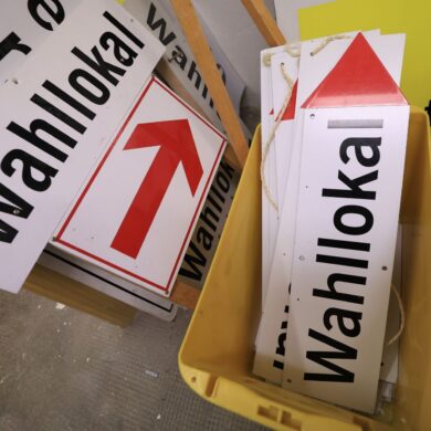 In 2.600 Wahlbezirken werden am Sonntag Stimmen ausgezählt.