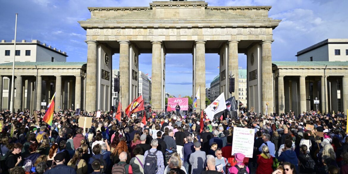 Am Montag demonstrierten in Berlin Menschen gegen die AfD.