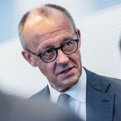 Merz weist die SPD-Vorwürfe erneut zurück.