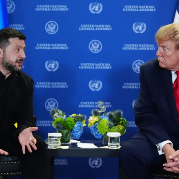 Erhöht der US-Präsident Donald Trump mit einer geringeren Weitergabe von Aufklärungsdaten und einer Starlink-Drosselung den Druck auf den ukrainischen Präsidenten Wolodymyr Selenskyj? (Archivbild)