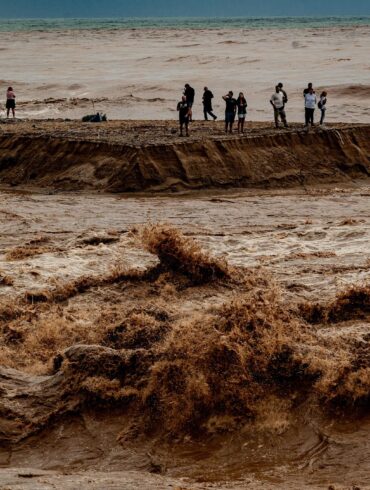 Sintflutartiger Regen lässt Fluss Besòs bei Barcelona anschwellen