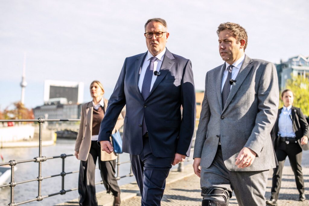 Schweitzer zieht morgen ins Ministerium ein.