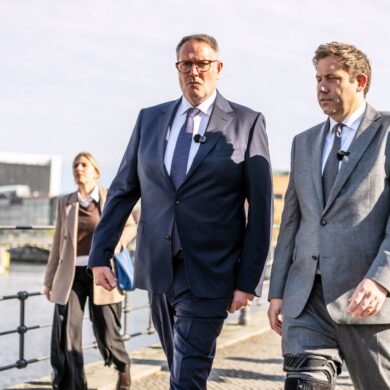 Schweitzer zieht morgen ins Ministerium ein.