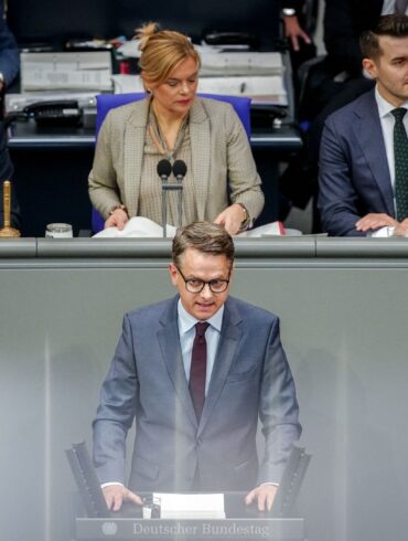 Gesundheitsminister Carsten Linnemann (CDU) dankte auch seinen Vorgängern für die Vorarbeiten zur Notfallreform.