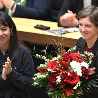 Linke-Fraktionschefin Eralp gratuliert: Hendrikje Klein neue Präsidentin des Berliner Abgeordnetenhauses