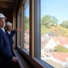 Klingbeil schaut sich an, wo mit Geld aus seinem Sondervermögen gebaut wird. (Archivbild)