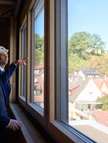 Klingbeil schaut sich an, wo mit Geld aus seinem Sondervermögen gebaut wird. (Archivbild)