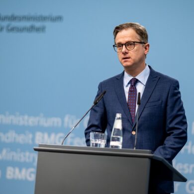 Gesundheitsminister Linnemann möchte Pflegeleistungen künftig mehr steuern.