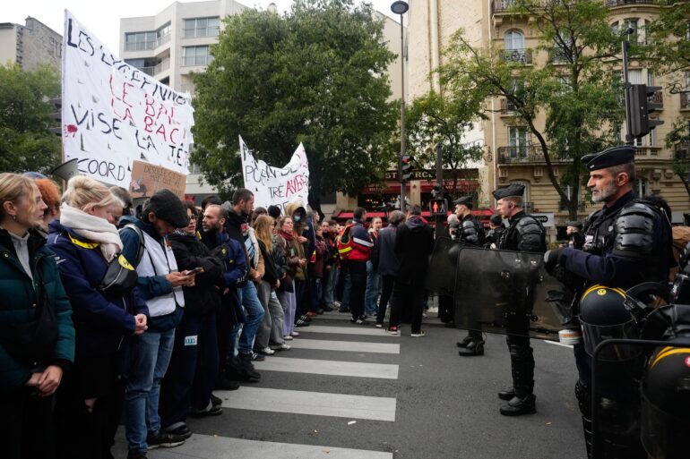 In Frankreich sind für Samstag erneute Demonstrationen angekündigt worden.