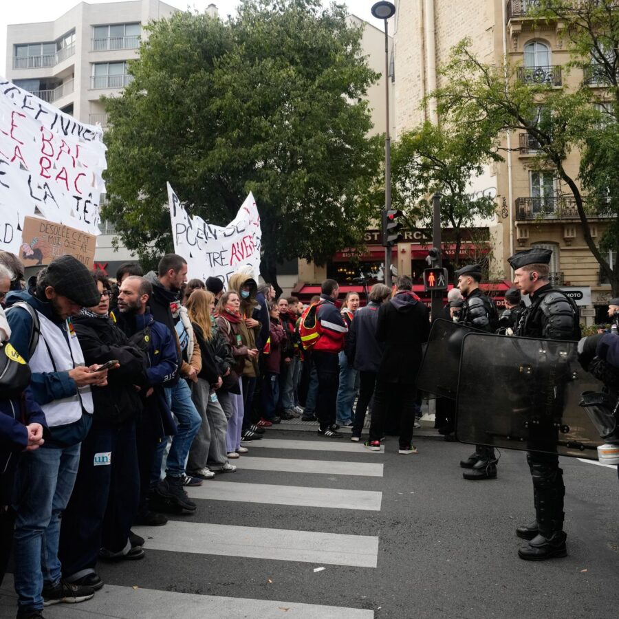 In Frankreich sind für Samstag erneute Demonstrationen angekündigt worden.