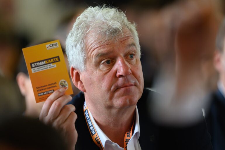 Anders als seine Fraktion will der CDU-Abgeordnete Guido Heuer bei der Ministerpräsidenten-Wahl nicht den Saal verlassen. (Archivbild)