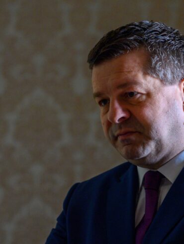 «Trauen uns die Menschen vollumfänglich zu, die Probleme der Zukunft zu lösen? Und da müssen wir eingestehen: Im Moment ist das nicht der Fall, sonst hätten wir bessere Zustimmungswerte», sagt der CDU-Politiker Sven Schulze. (Archivbild)