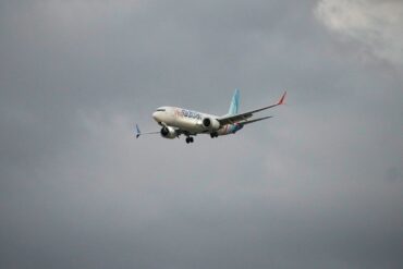 Die Hintergründe zu der gewaltsamen Auseinandersetzung in einer Maschine der Fluggesellschaft Flydubai sind weiter unklar.