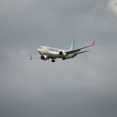 Die Hintergründe zu der gewaltsamen Auseinandersetzung in einer Maschine der Fluggesellschaft Flydubai sind weiter unklar.
