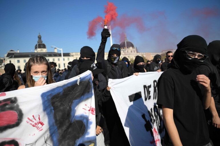 In vielen französischen Großstädten formierten sich Protestzüge.
