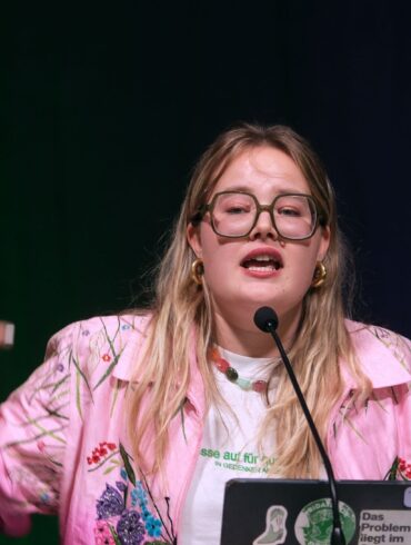 Grüne-Jugend-Chefin Henriette Held setzt wie die Grüne Jugend insgesamt auf Abgrenzung zum Kurs von Kanzler Friedrich Merz (CDU).