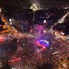 Auf dem Belgrader Slavija-Platz feierten die Menschen Vucics Wahlniederlage.