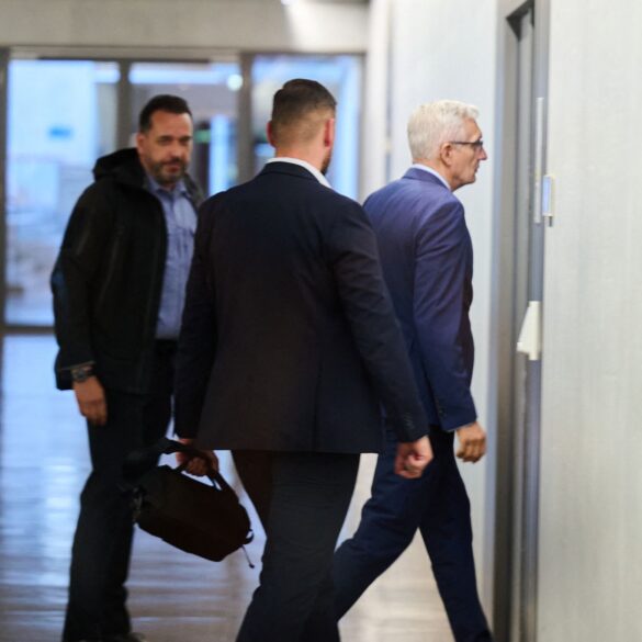 Im geheim tagenden Parlamentarischen Kontrollgremium (PKGr) des Bundestages wurde BND-Präsident Martin Jäger am Mittwoch zu den Spionagevorwürfen gegen den früheren Präsidenten des Bundesnachrichtendienstes, August Hanning, befragt.