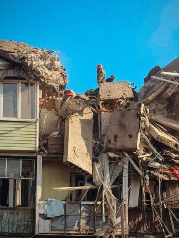 In Pryluky wurde ein fünfstöckiges Wohnhaus getroffen.