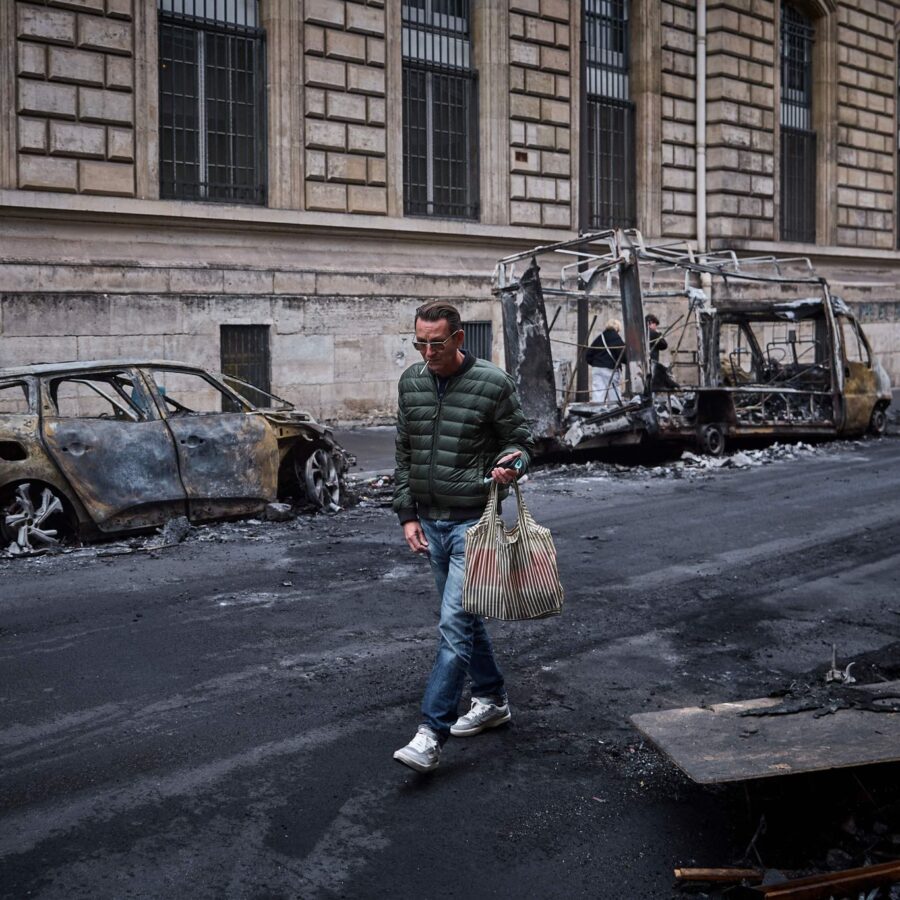 In Paris und anderen Städten hinterließen Randalierer eine Spur der Verwüstung.