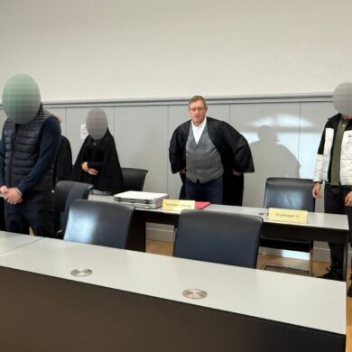 Im Raum steht der Verdacht, dass die vier jungen Menschen als sogenannte «Wegwerfagenten» für einen bislang unbekannten Auftraggeber gehandelt haben könnten.