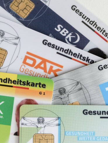 Für Gutverdiener, die in einer gesetzlichen Krankenkasse versichert sind, werden mehr Beiträge fällig. (Illustration)