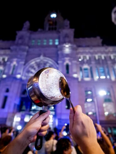 Demonstranten in Spanien fordern bezahlbaren Wohnraum.