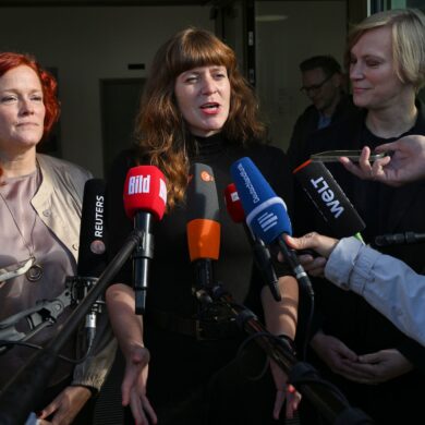 Die Parteivorsitzenden Bettina König (SPD, l-r), Kerstin Wolter (Die Linke) und Nina Stahr (Bündnis 90/Die Grünen) haben gemeinsam mit anderen Vertretern ihrer Parteien über Antisemitismus beraten.