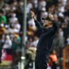Jürgen Klopp in Aktion am Spielfeldrand.