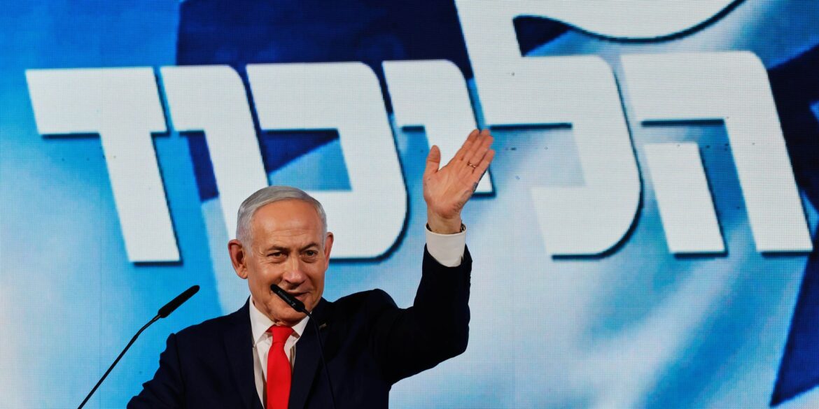 Der israelische Ministerpräsident Benjamin Netanjahu hat nach der Wahl in Israel zur Bildung einer starken rechtsgerichteten Regierung ohne Beteiligung arabischer Parteien aufgerufen.