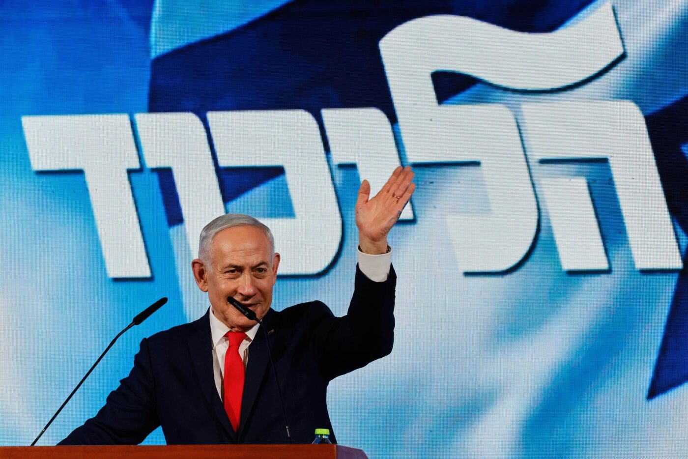 Der israelische Ministerpräsident Benjamin Netanjahu hat nach der Wahl in Israel zur Bildung einer starken rechtsgerichteten Regierung ohne Beteiligung arabischer Parteien aufgerufen.