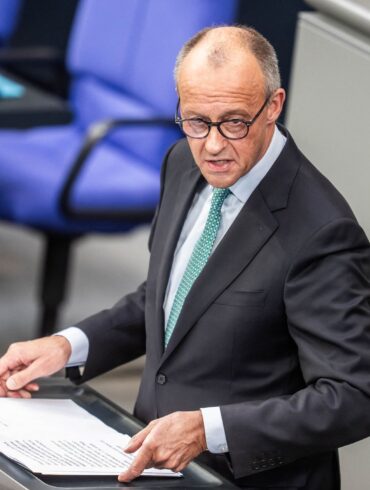 Merz spricht in seiner Regierungserklärung auch die AfD direkt an.
